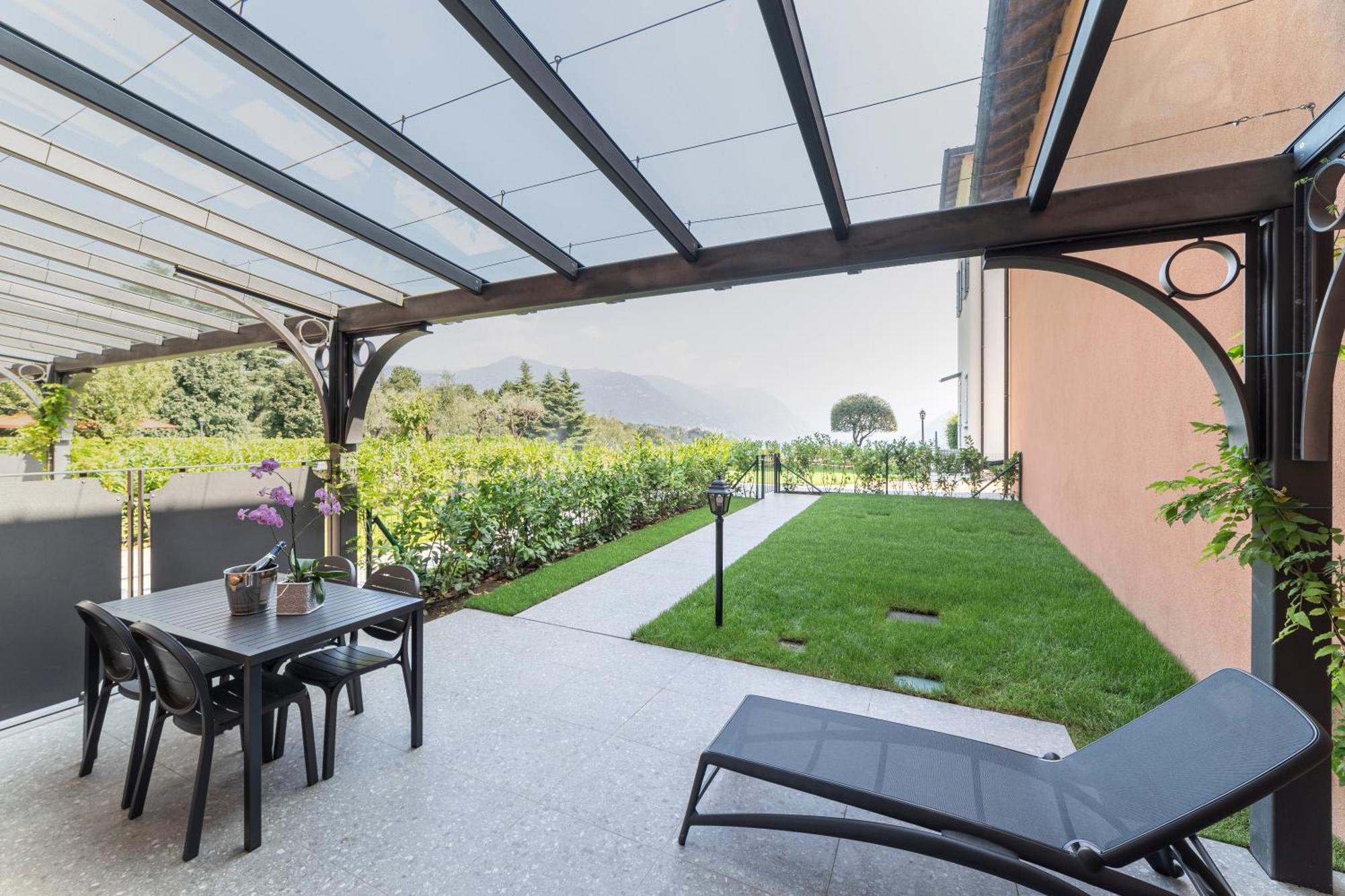 Alex'S Luxury Lake View Apt Pool And Tennis Como Exterior photo
